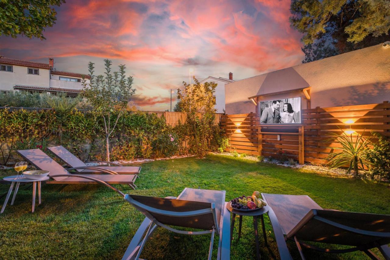 Villa Andrija Family Dream With Heated Pool At The Sea With Beautiful Garden, Outside Cinema And Kids Playground 파자나 외부 사진