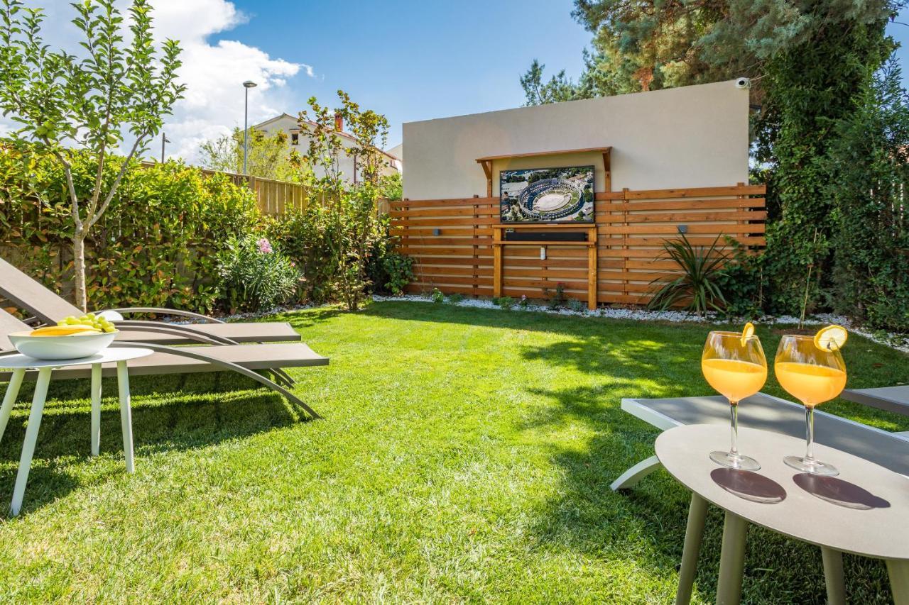 Villa Andrija Family Dream With Heated Pool At The Sea With Beautiful Garden, Outside Cinema And Kids Playground 파자나 외부 사진