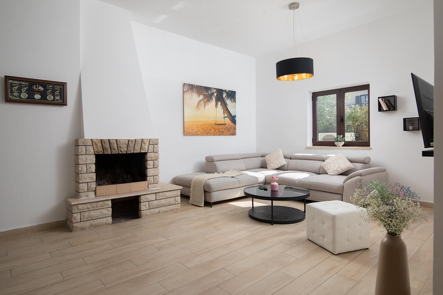 Villa Andrija Family Dream With Heated Pool At The Sea With Beautiful Garden, Outside Cinema And Kids Playground 파자나 외부 사진