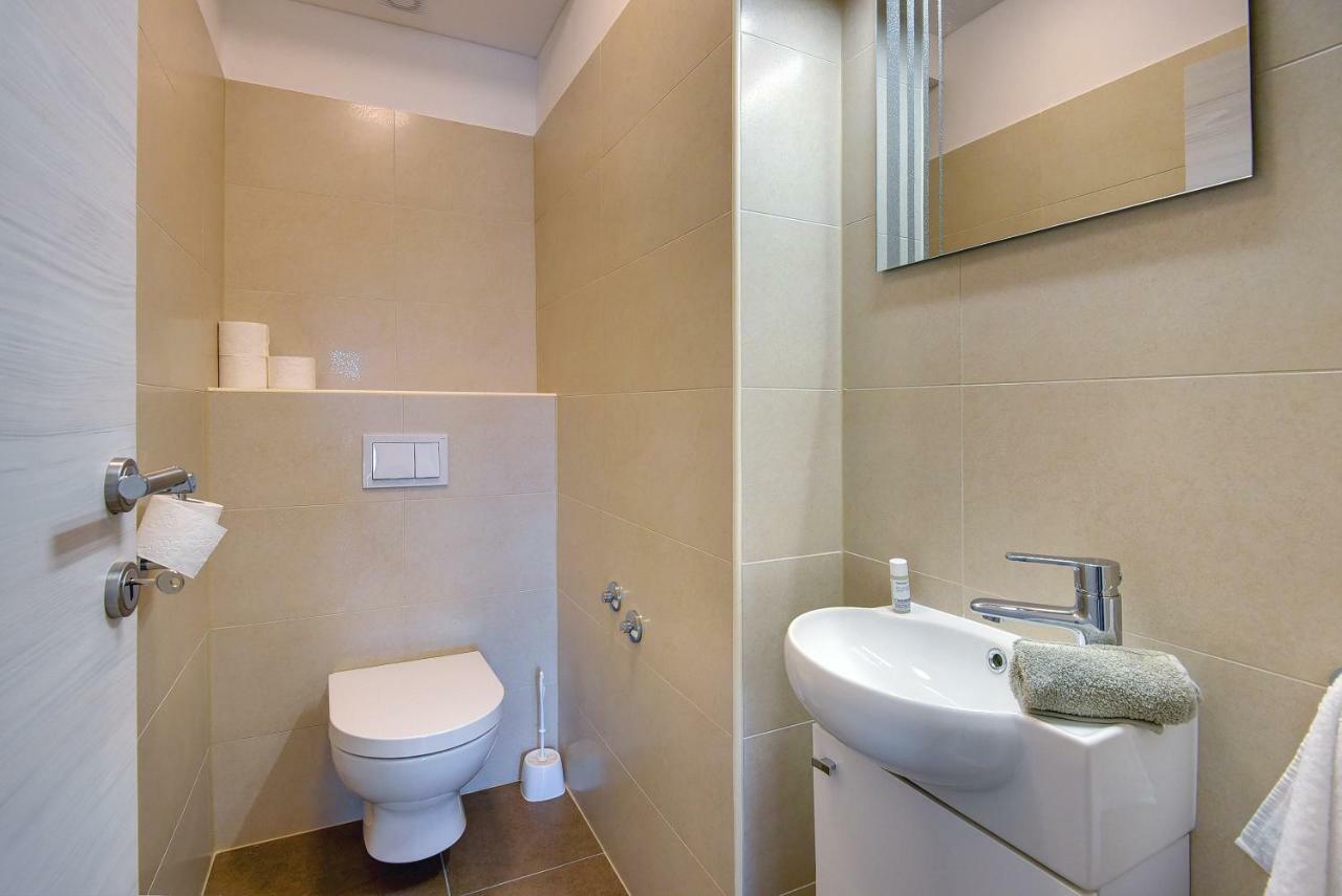 Villa Andrija Family Dream With Heated Pool At The Sea With Beautiful Garden, Outside Cinema And Kids Playground 파자나 외부 사진