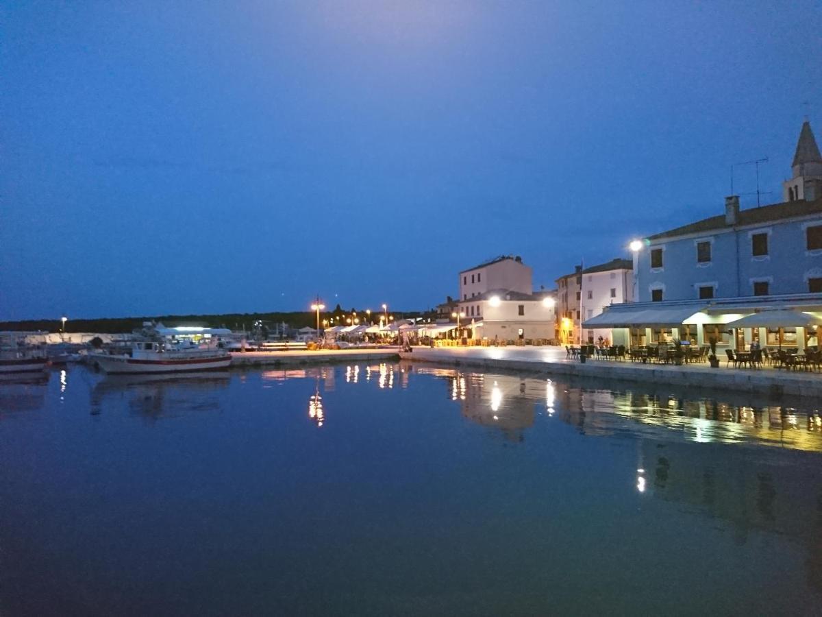 Villa Andrija Family Dream With Heated Pool At The Sea With Beautiful Garden, Outside Cinema And Kids Playground 파자나 외부 사진